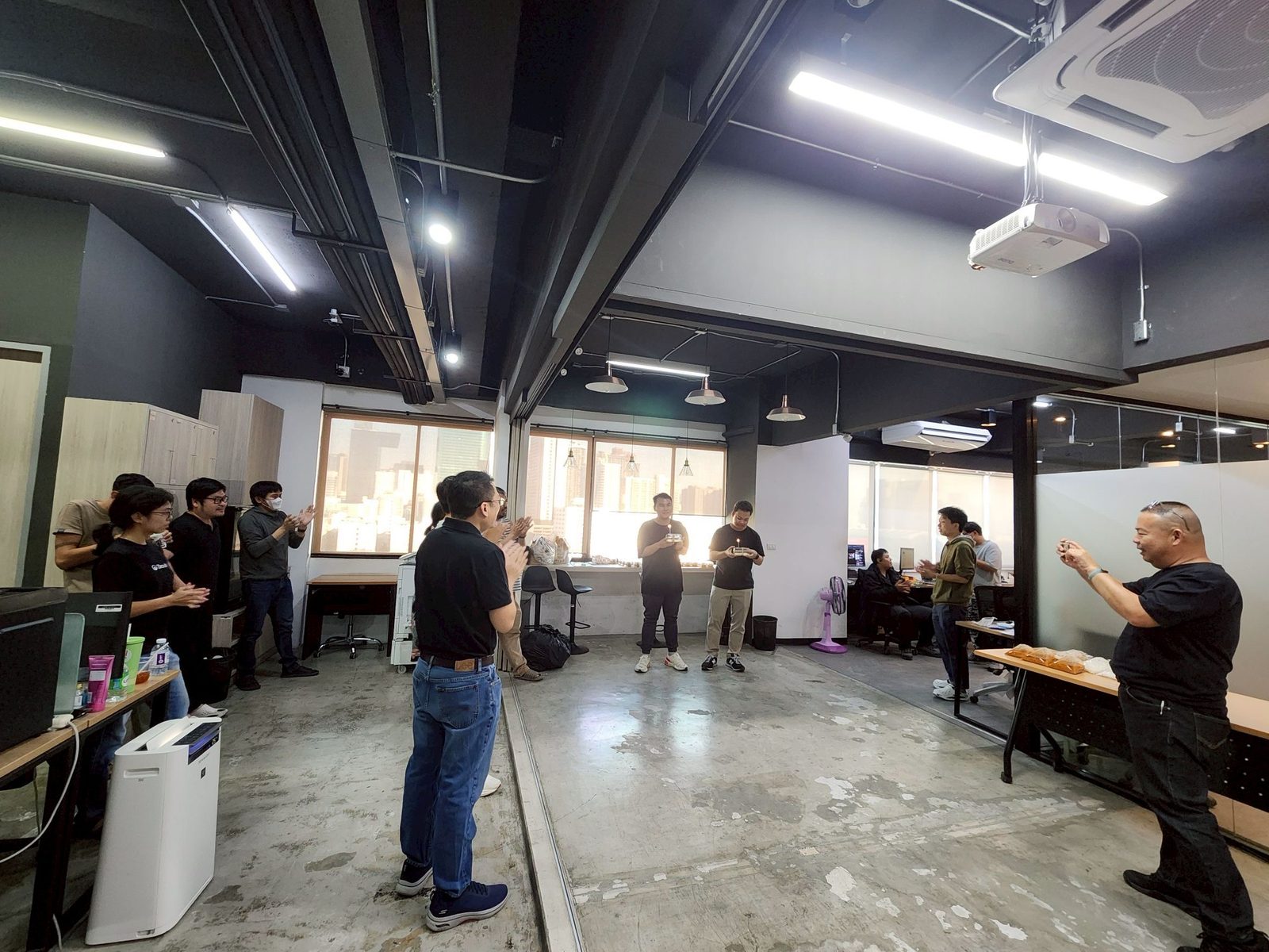 ทีม Softnix ฉลองวันเกิดในออฟิศ